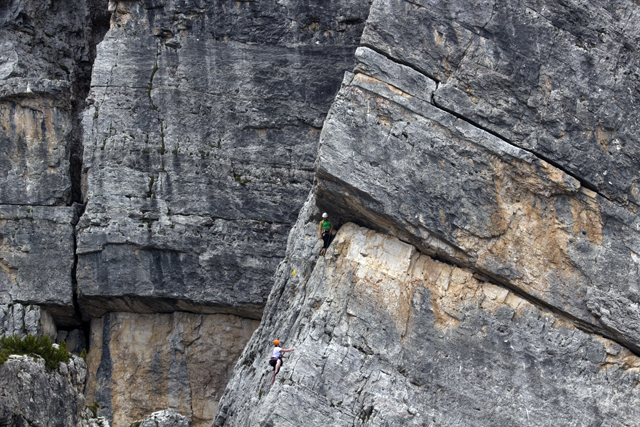 2011-08-16_10-14-15 cadore.jpg - Kletterinnen an den Cinque Torri